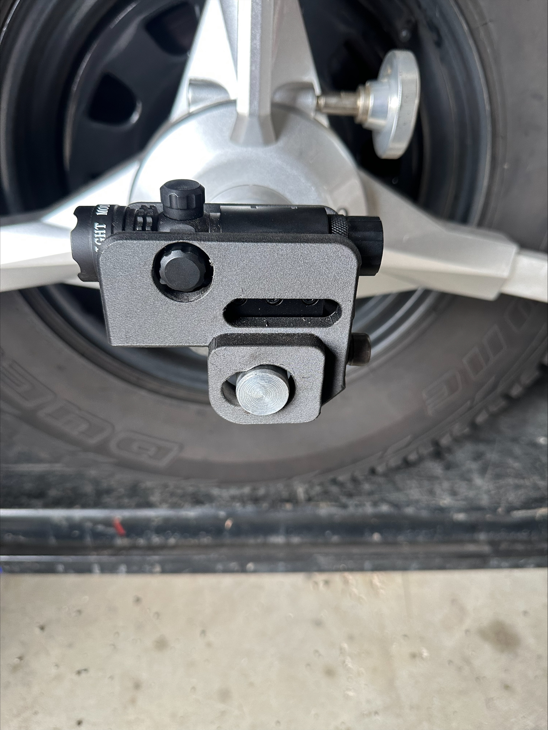 Caravan wheel alignment laser and run-out adjustment
